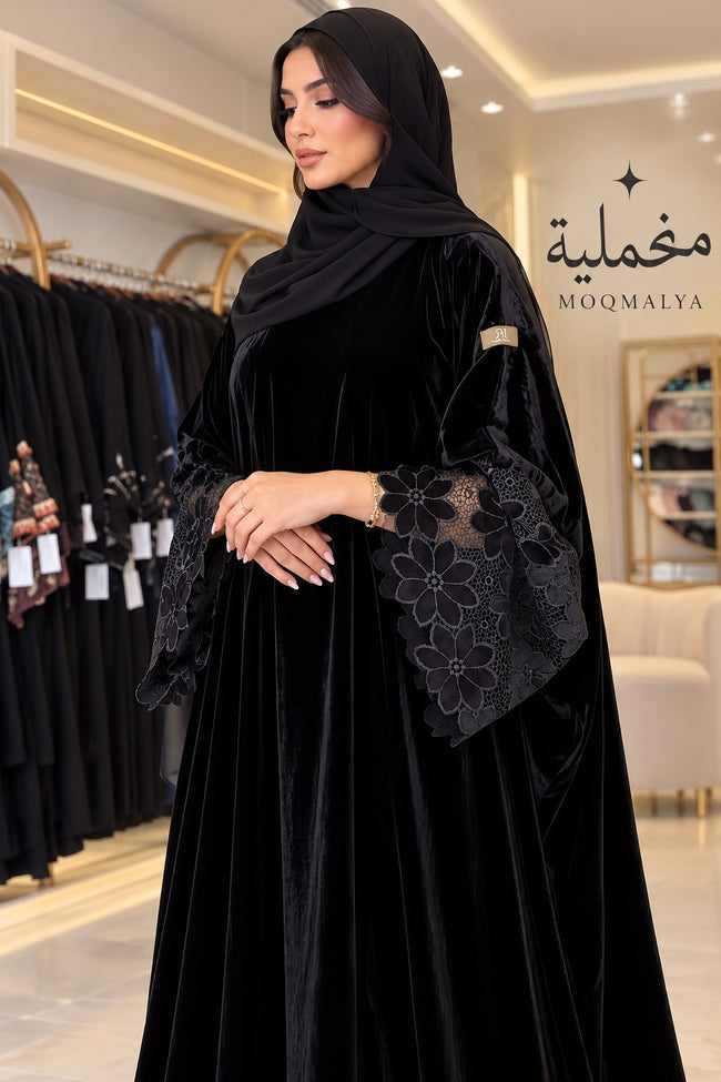 عباية مخمل سوداء دانتيل الورد
